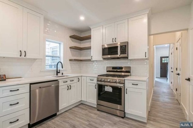 299 7th Ave, Newark NJ  07107-2218 exterior