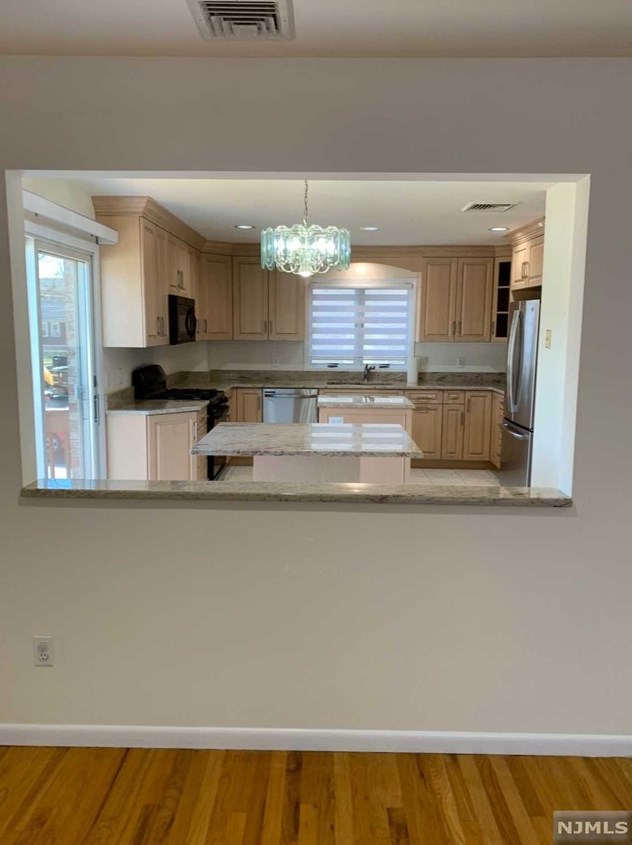 16 Hillcrest Ave #b, West Fort Lee, NJ 07024