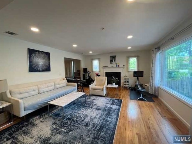 12 Cortland Pl, Tenafly NJ  07670-1624 exterior