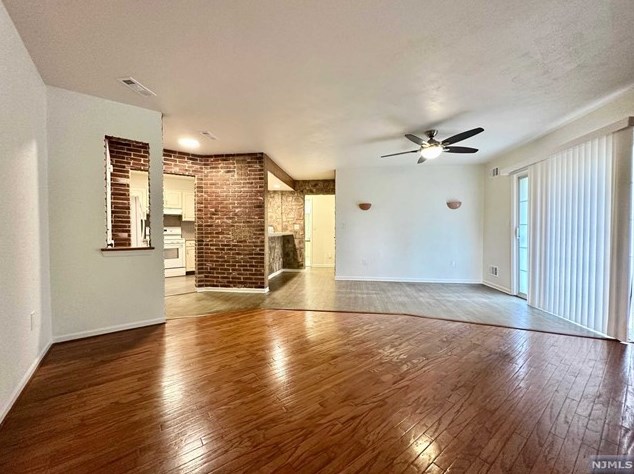 951 Westgate Dr S, West Fort Lee, NJ 07024