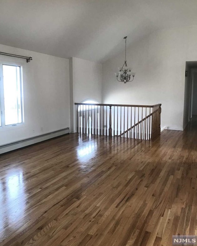 14 Susan Ct, Elmwood Park, NJ 07407