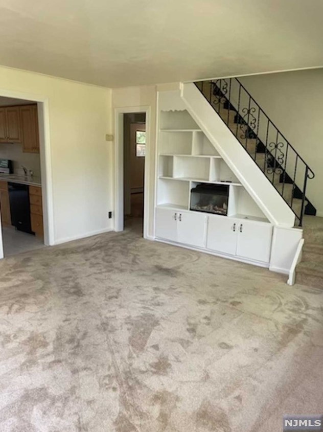 132 Stuart St, Paramus, NJ 07652