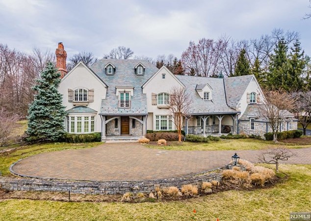 325 Wearimus Rd, Ho Ho Kus, NJ 07423
