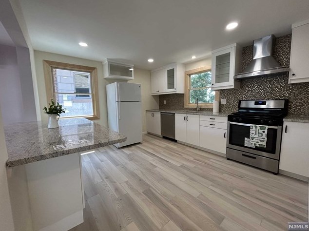 541 Glen Ave, Palisades Park, NJ 07650