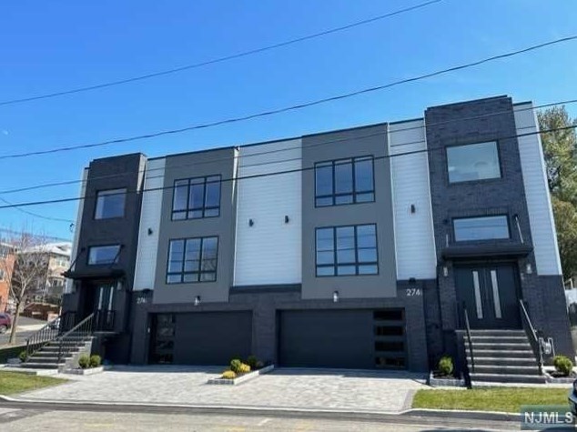 274 10th St, Palisades Park, NJ 07650