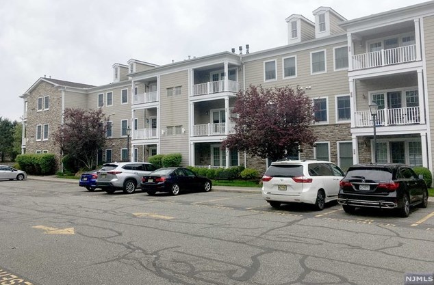 5 Tenakill Park E #116, Cresskill, NJ 07626