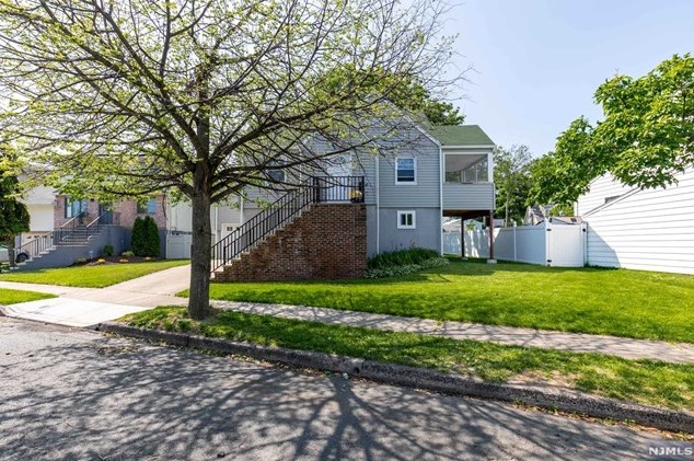 231 Peabody Ave, Lyndhurst, NJ 07071-1715