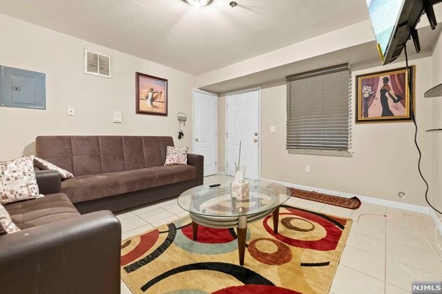 277 Morris Ave, Newark NJ  07103-2627 exterior