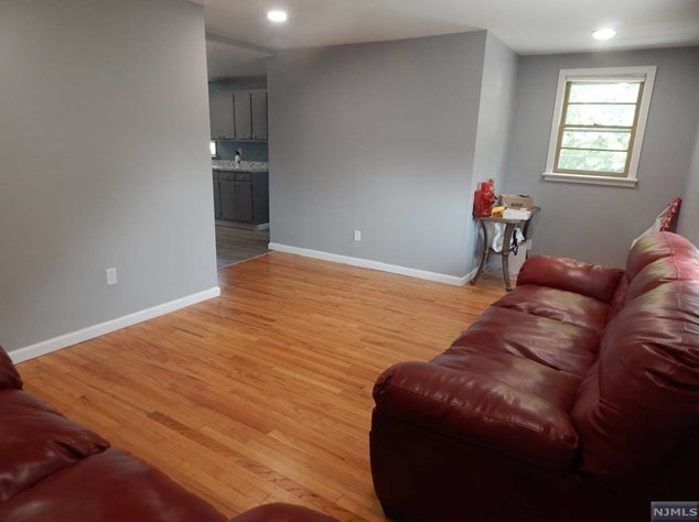 89 Park Row, Wallington, NJ 07057