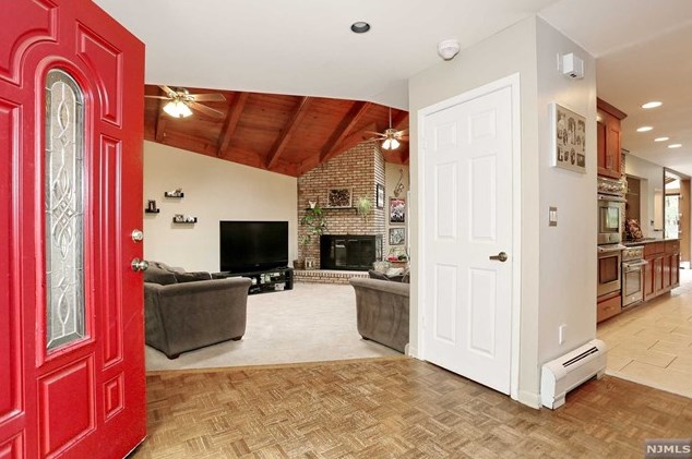 341 Lake St, Upper Saddle River, NJ 07458