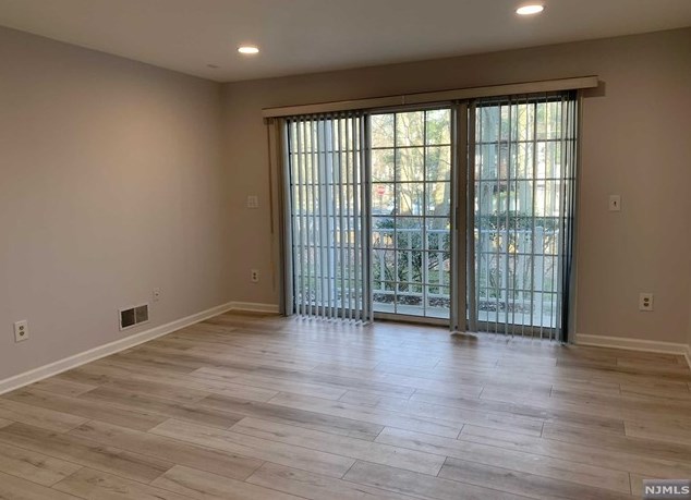 363 Cottonwood Way, Mahwah, NJ 07430