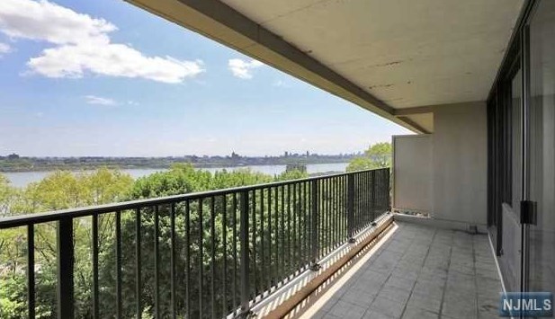 3 Horizon Rd Apt 405, West Fort Lee, NJ 07024