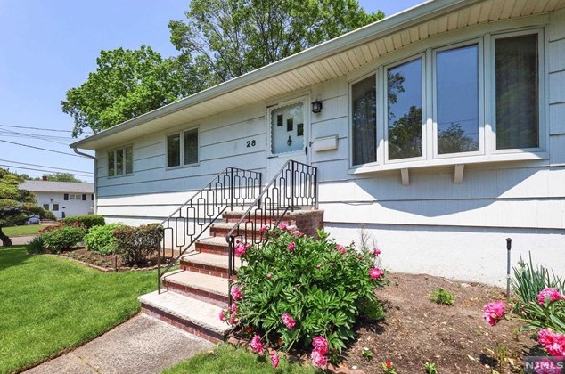 28 Teak Rd, Dumont, NJ 07628