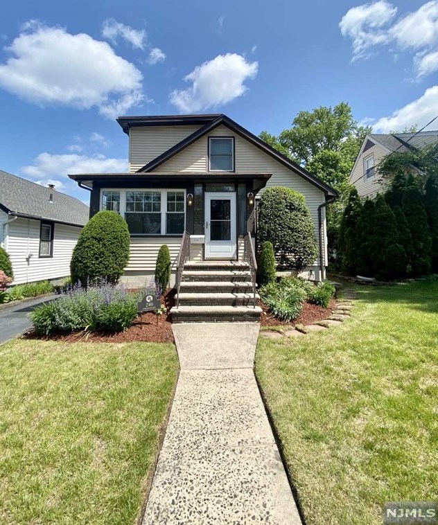 240 Garden Pl, Oradell, NJ 07649