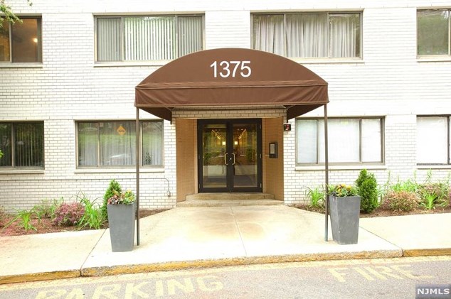 1375 River Rd #1m, Edgewater, NJ 07020