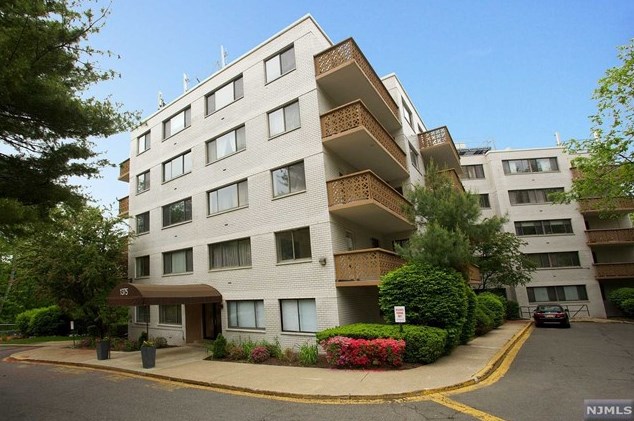 1375 River Rd #5b, Edgewater, NJ 07020