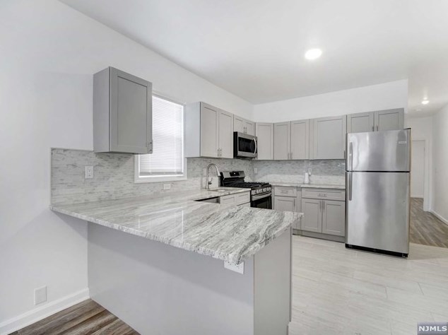 16 Salem St, Newark, NJ 07106