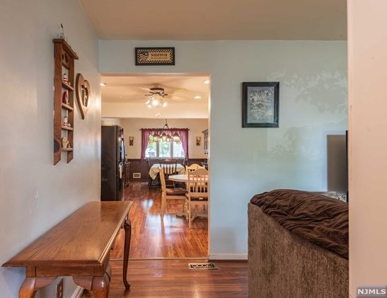 640 Sayre Ln, Paramus, NJ 07652