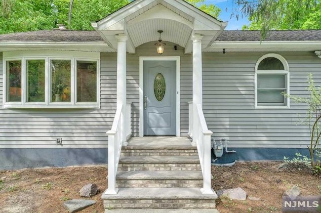 427 Otterhole Rd, West Milford Lakes, NJ 07480