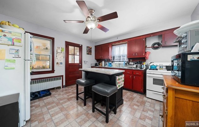 250 President St, Saddle Brook NJ  07663-6327 exterior
