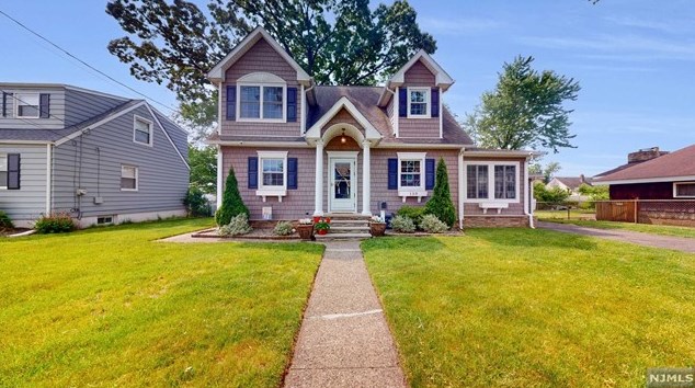 120 17th Ave, Elmwood Park, NJ 07407-3406