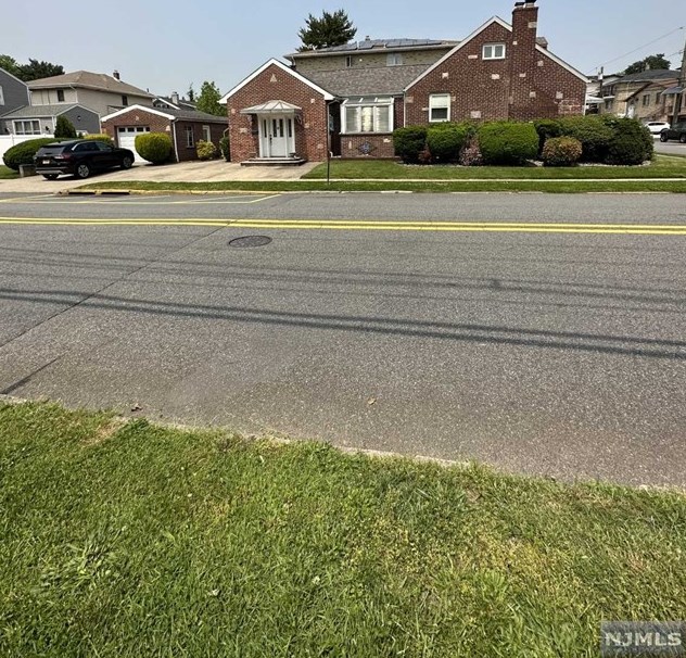 242 E Harriet Ave, Palisades Park, NJ 07650