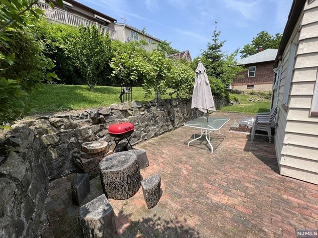 395 Adolphus Ave, Cliffside Park, NJ 07010
