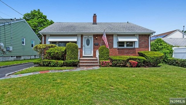 15 Bruce Ct, Lodi, NJ 07644