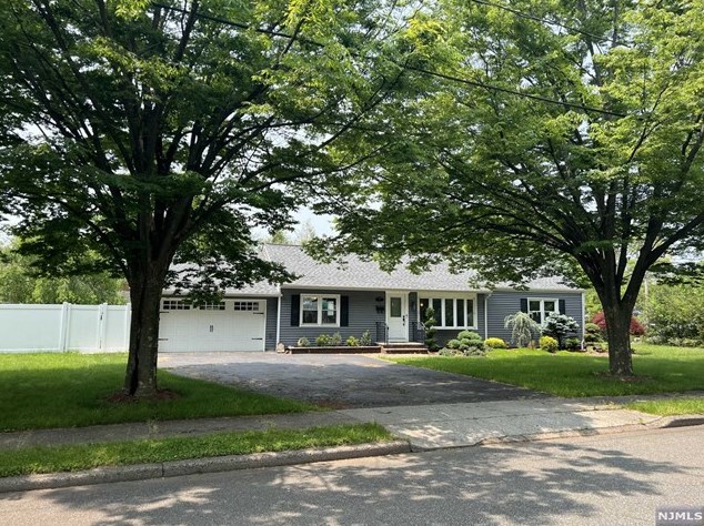 427 Bailey Rd, Paramus, NJ 07652
