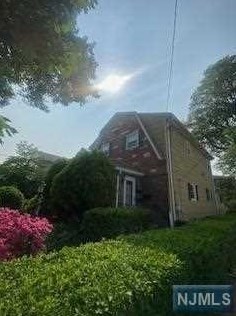 451 2nd St #1, Palisades Park, NJ 07650