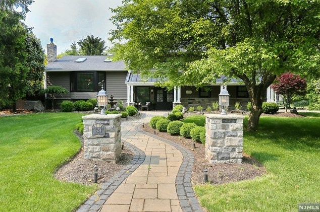 624 Brian Ct, Westwood, NJ 07675-6310