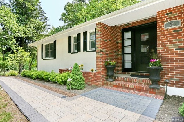 72 Pennsylvania Ave, Montvale, NJ 07645