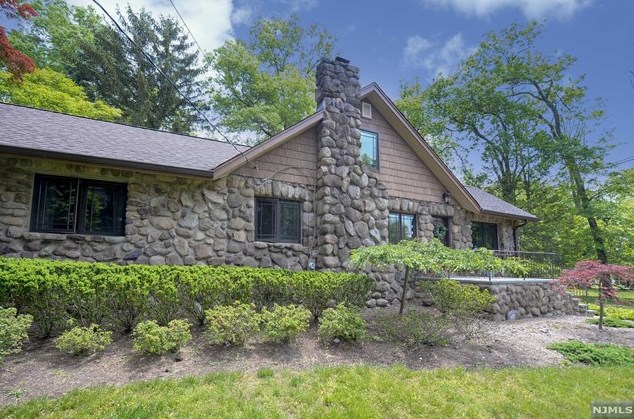 45 Beatrice St, Allendale, NJ 07401