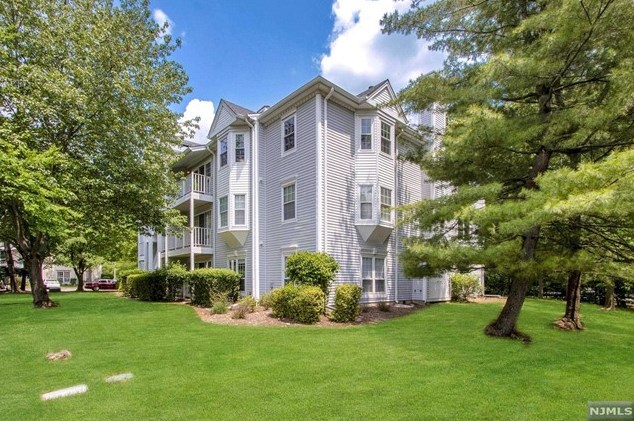 356 Cottonwood Way, Mahwah, NJ 07430