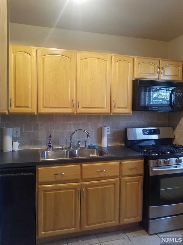 1473 E Terrace Cir #6, Teaneck, NJ 07666