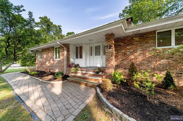72 Danebury Downs, Upper Saddle River, NJ 07458