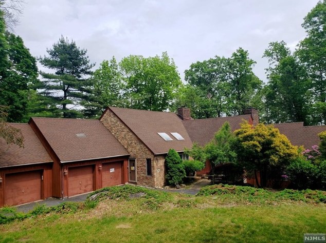 751 Bridle Way, Franklin Lakes, NJ 07417