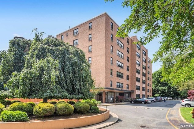 2348 Linwood Ave #2l, West Fort Lee, NJ