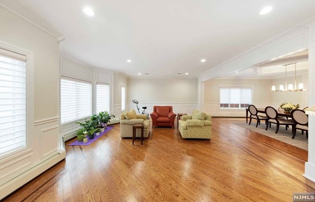 1107 Harvard Pl, West Fort Lee NJ  07024-1627 exterior