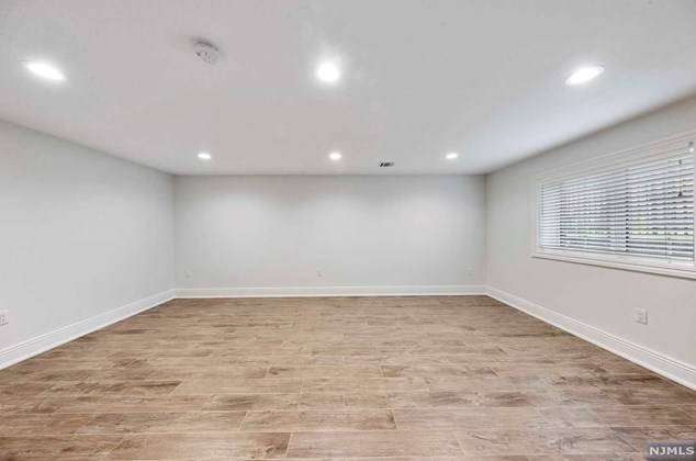 1107 Harvard Pl, West Fort Lee NJ  07024-1627 exterior