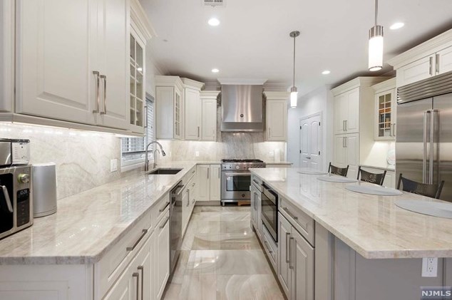 1107 Harvard Pl, West Fort Lee NJ  07024-1627 exterior