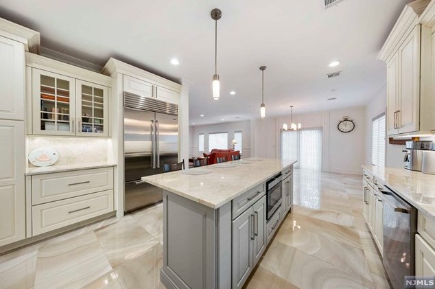 1107 Harvard Pl, West Fort Lee NJ  07024-1627 exterior