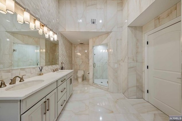 1107 Harvard Pl, West Fort Lee NJ  07024-1627 exterior