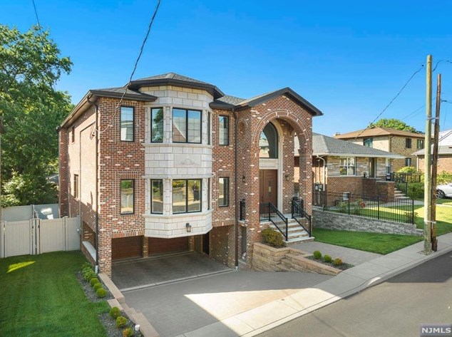 1107 Harvard Pl, West Fort Lee, NJ 07024