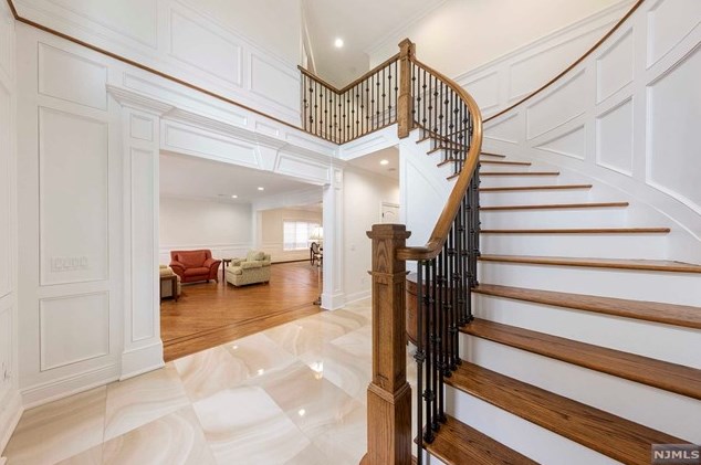 1107 Harvard Pl, West Fort Lee NJ  07024-1627 exterior