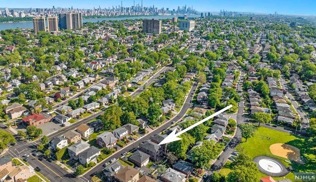 1107 Harvard Pl, West Fort Lee NJ  07024-1627 exterior