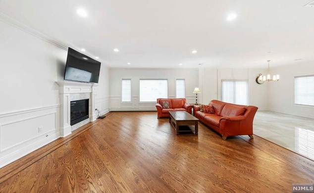 1107 Harvard Pl, West Fort Lee NJ  07024-1627 exterior