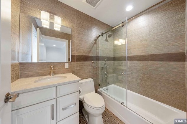 1107 Harvard Pl, West Fort Lee NJ  07024-1627 exterior