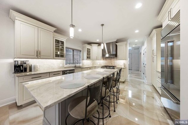 1107 Harvard Pl, West Fort Lee NJ  07024-1627 exterior