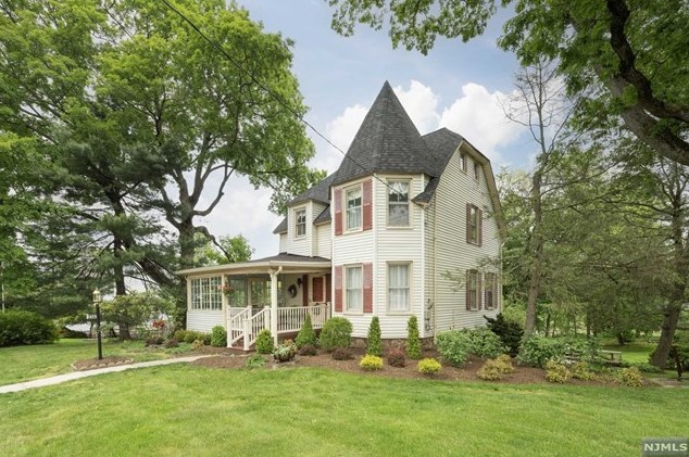 234 Mountain Ave, West Caldwell, NJ 07006